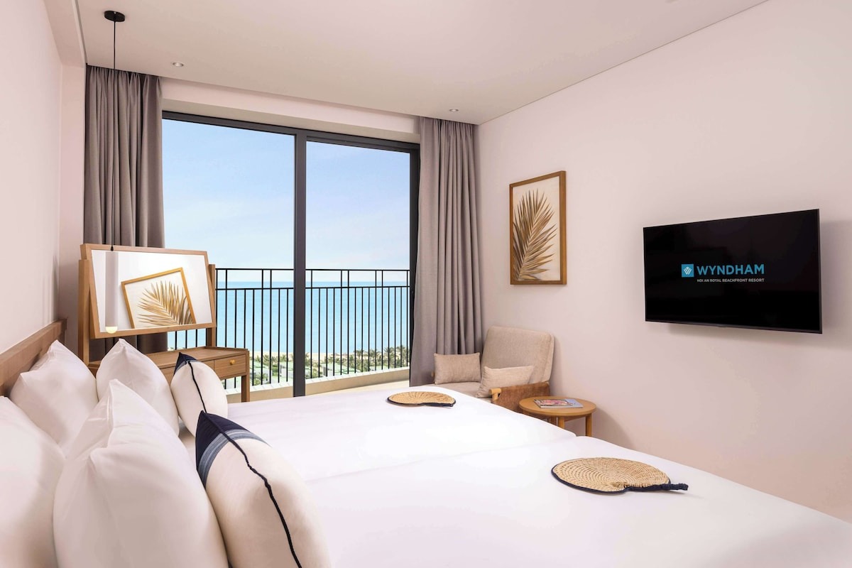 Wyndham-Royal-Beachfront-ivivu-19