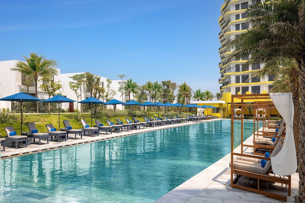 Wyndham-Royal-Beachfront-ivivu-7