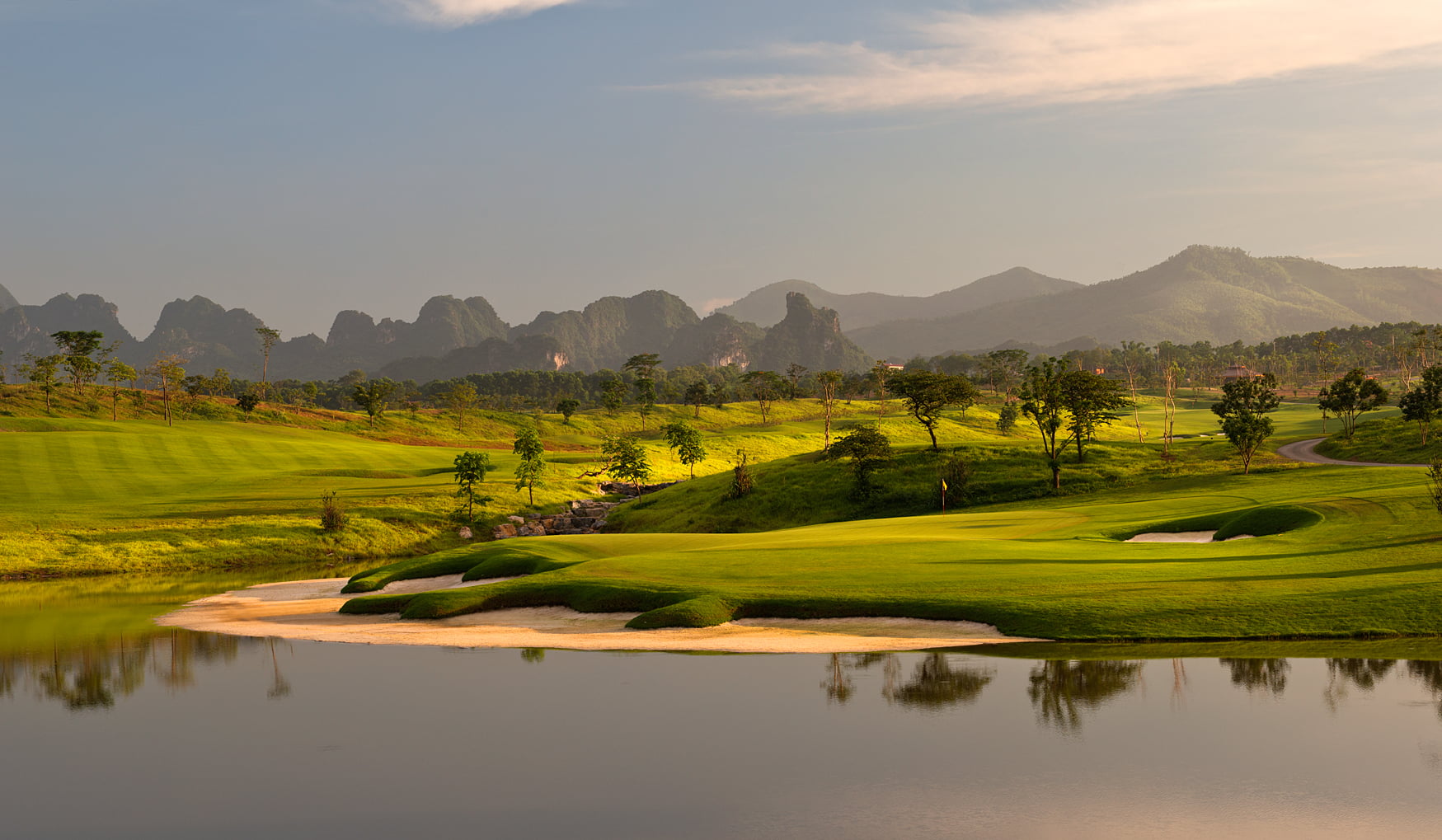 Wyndham-Sky-Lake-Resort-Villas-Ha-Noi-ivivu-4