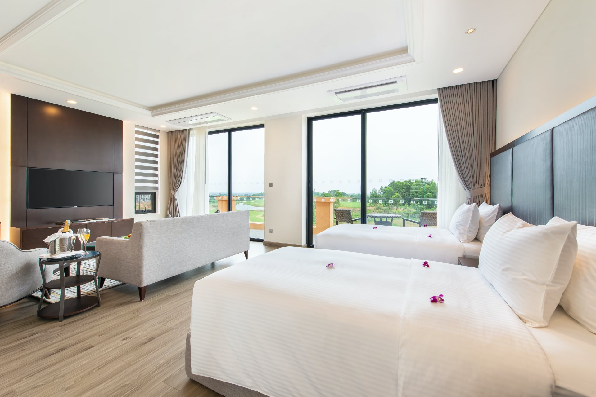 Wyndham-Sky-Lake-Resort-Villas-Ha-Noi-ivivu-9