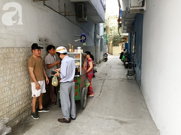 xe-banh-mi-ngon-nuc-tieng-sai-gon-cua-ba-tu-trau-hon-60-nam-nep-minh-trong-hem-nho-ban-tu-toi-khuya-toi-sang-hom-sau-ivivu-14 xe-banh-mi-ngon-nuc-tieng-sai-gon-cua-ba-tu-trau-hon-60-nam-nep-minh-trong-hem-nho-ban-tu-toi-khuya-toi-sang-hom-sau-ivivu-14