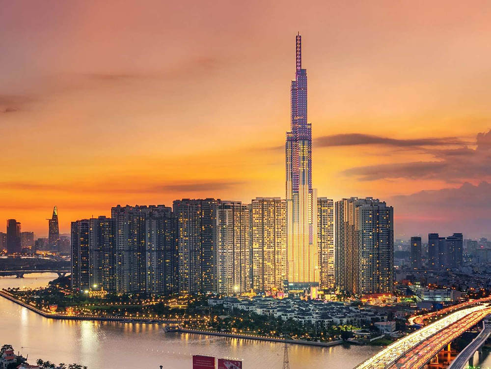 Tòa nhà Landmark 81 nhìn từ xa.