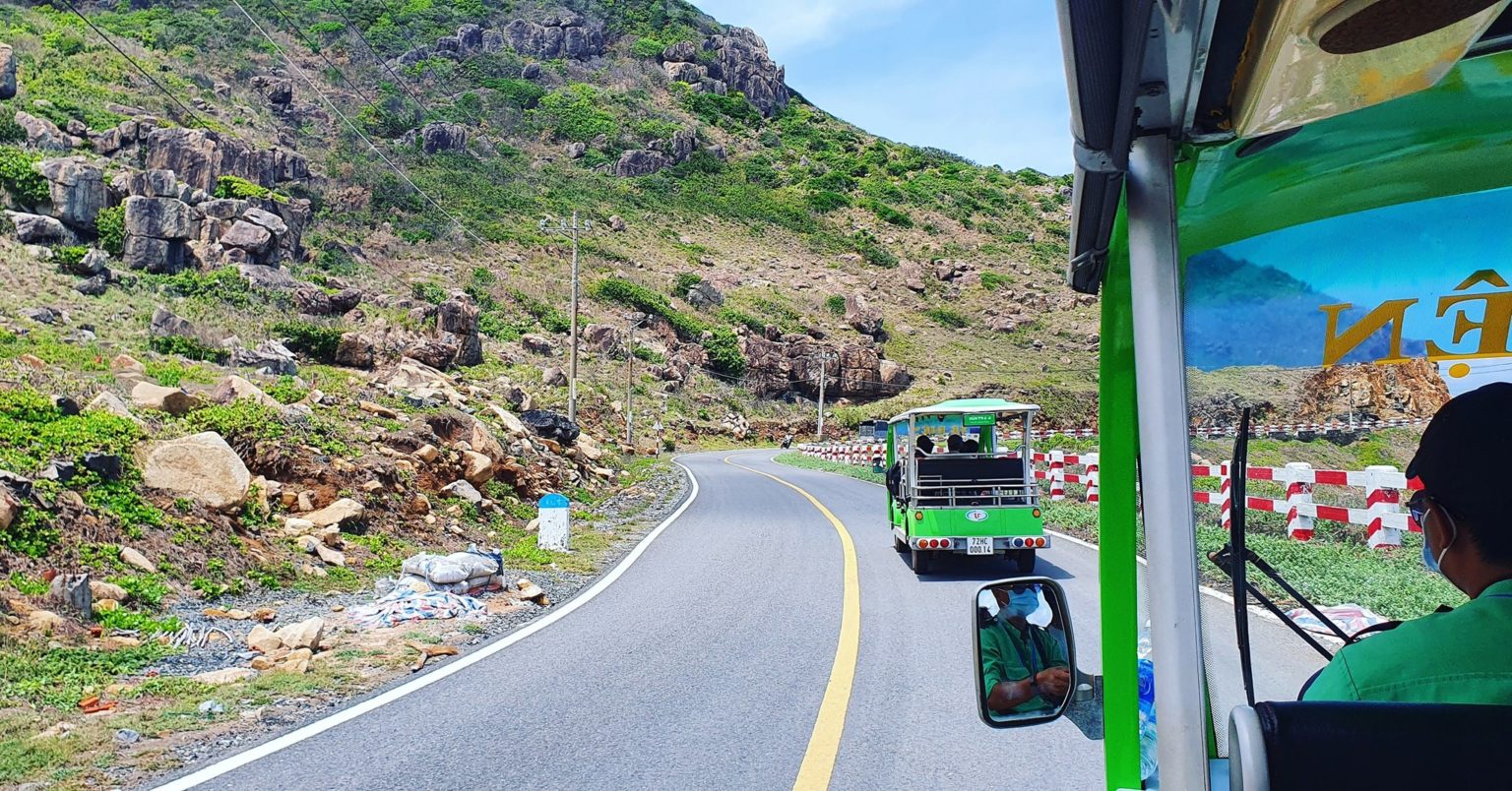 Xe điện tại Côn Đảo. Ảnh: taucaotoc.