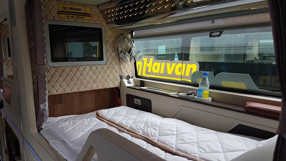 Giường nằm êm ái trên xe VIP Royal