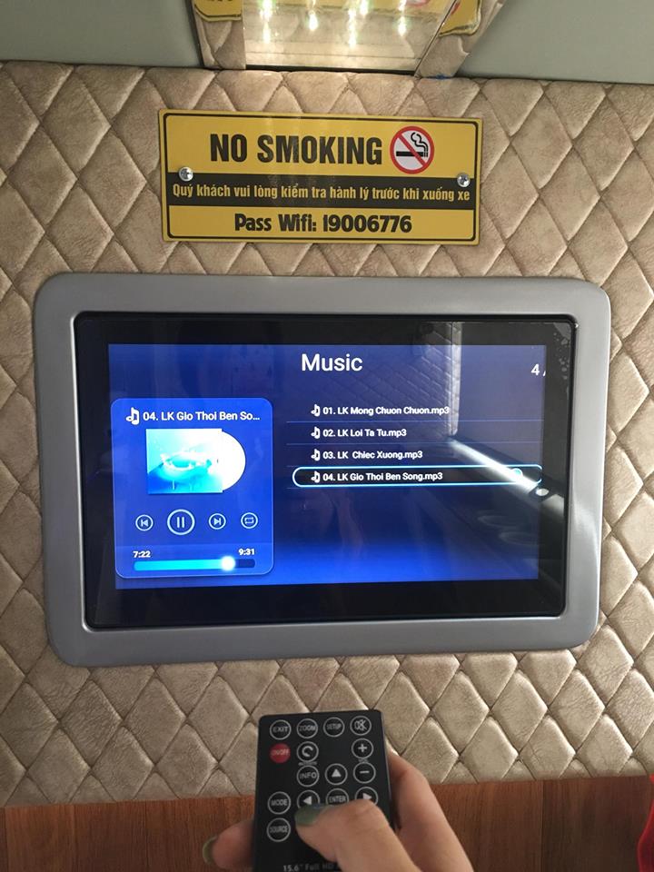 Tiện nghi cổng sạc và wifi trên xe VIP Royal
