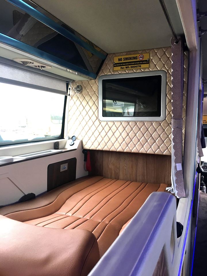 Trang thiết bị tiện nghi bên trong xe VIP Royal