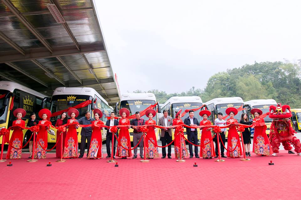 xe-ha-son-hai-van-VIP-Royal-ivivu-7