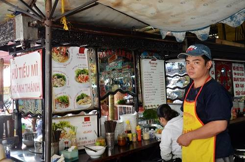 Xe Giang Lâm Ký dù đã 72 tuổi nhưng vẫn còn bền đẹp và giữ nguyên đặc trưng của xe hủ tiếu Trung Hoa. Ảnh: Mỹ Phượng.