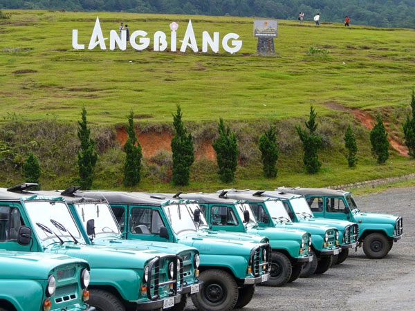 xe-jeep-ngam-canh-lang-biang