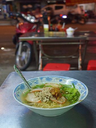Tô mì xá xíu có giá 30.000 đồng. Ảnh: Phong Vinh.