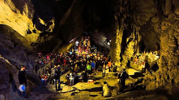 Cảnh đẹp chùa Hương tại động Hương Tích