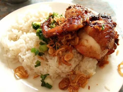 Xôi gà đầy đặn là lựa chọn của nhiều thực khách