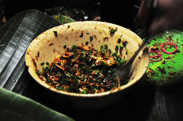 Mỡ hành và hành phi giúp xôi nhà xác Sài Gòn thêm thơm ngon.