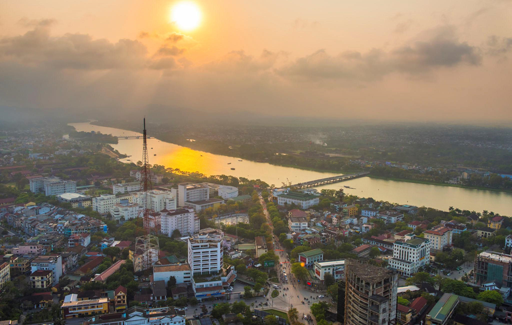 Du lịch Huế bình lặng với hoàng hôn sông Hương