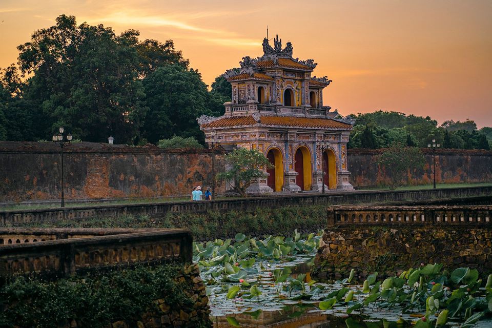 Cửa Chương Đức trong bình minh Huế