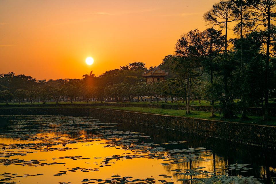 Nghênh Lương Đình trong bình minh Huế