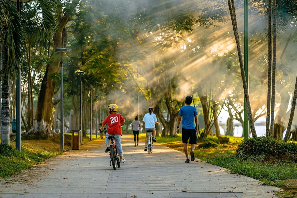 Công viên ven sông Hương lúc bình minh Huế