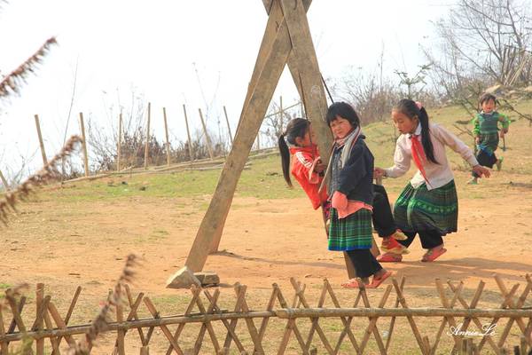 Ghé trường nội trú trên mây khi trở về từ Y Tý