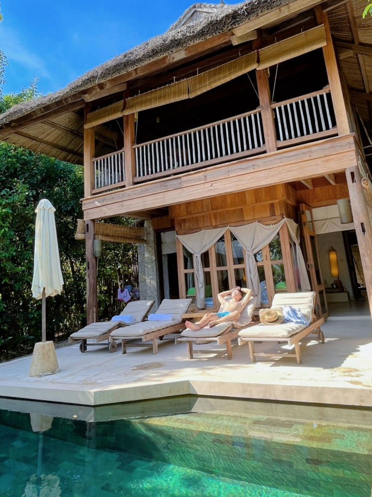 Thiết kế nội thất gỗ mộc mạc tại resort Six Senses Ninh Van Bay