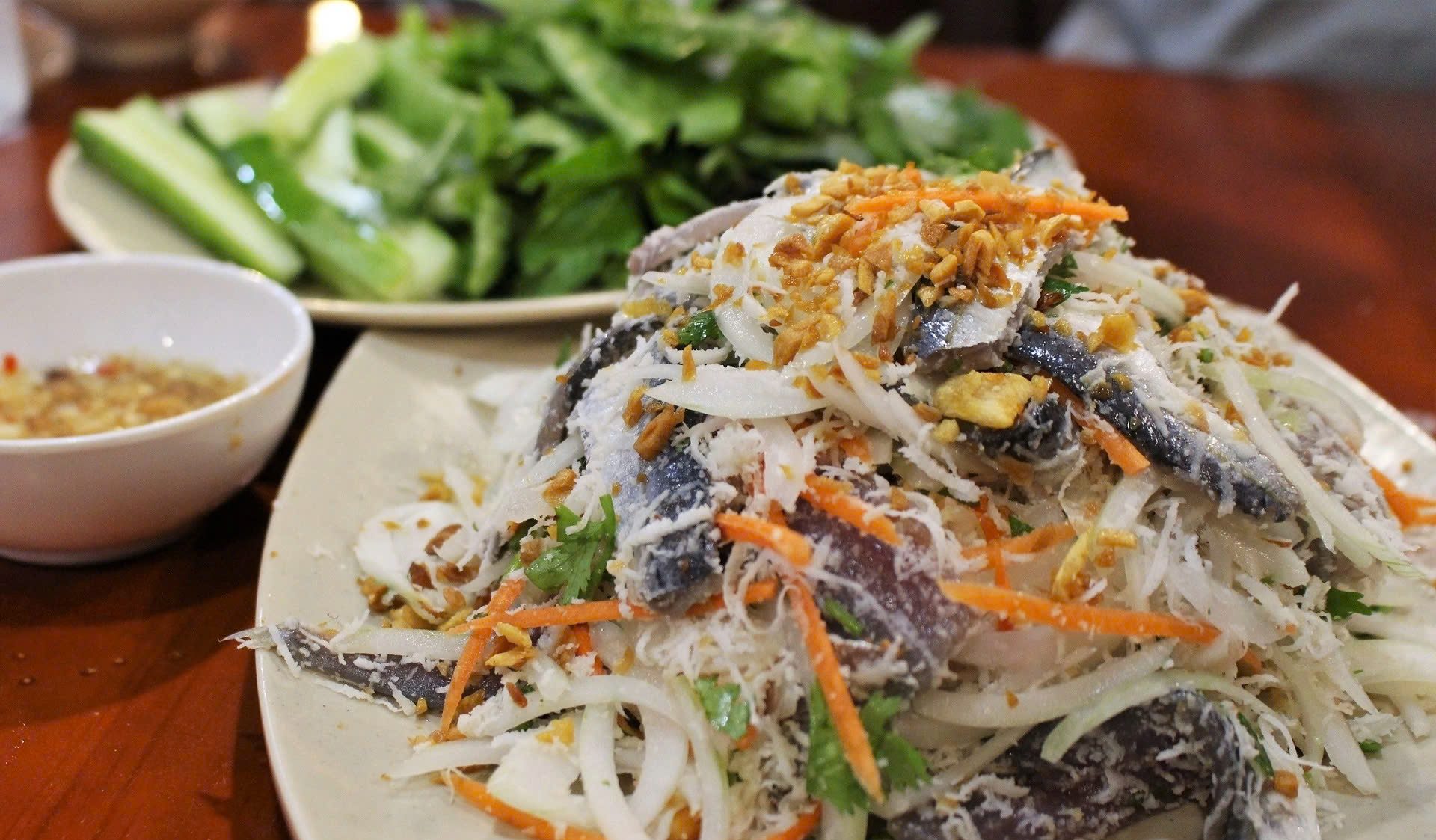 Gỏi cá trích đặc sản tươi ngon tại Phú Quốc
