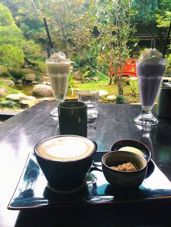 Thiết kế kính mở tại Zen Garden Coffee Đà Lạt cho view toàn vườn