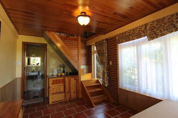 Zen Valley Dalat ngoài lối thiết kế sang trọng, kết hợp với nét cổ điển trong kiến trúc thì đến đây bạn còn thích thú với chất mộc mạc của nội thất.