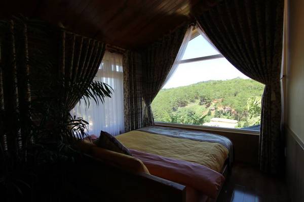 Tất cả những điều bạn cần làm là kéo nhẹ chiếc rèm cửa từ bên trong Zen Valley Dalat, những khung cảnh đẹp đẽ ấy đã ở ngay trước mắt.