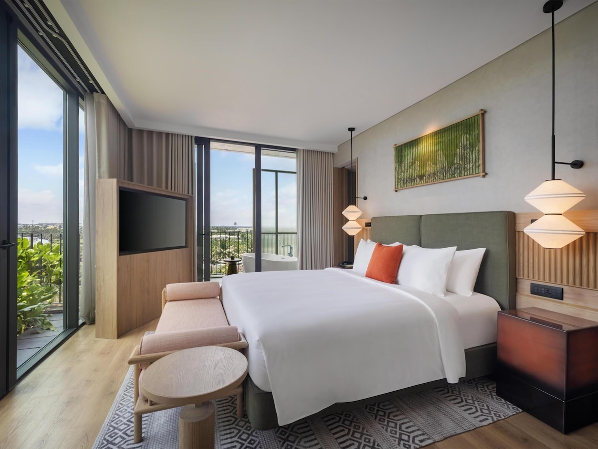 Không gian phòng ngủ sang trọng tại NHAAN Resort & Spa Hội An